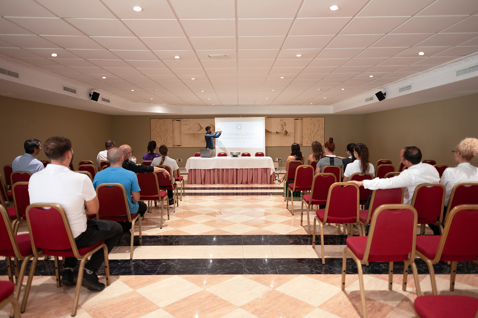 002_alta_playaballena Salon Rota.jpg